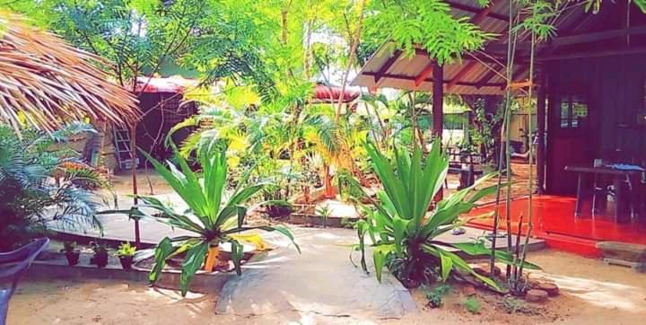 Naaval Beach Villa & Rooms Batticaloa Extérieur photo