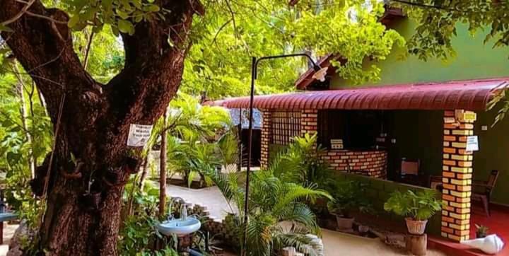 Naaval Beach Villa & Rooms Batticaloa Extérieur photo