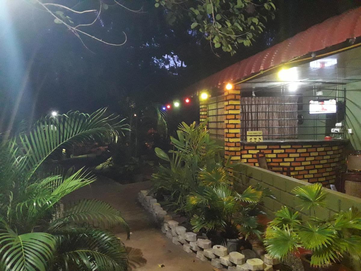 Naaval Beach Villa & Rooms Batticaloa Extérieur photo