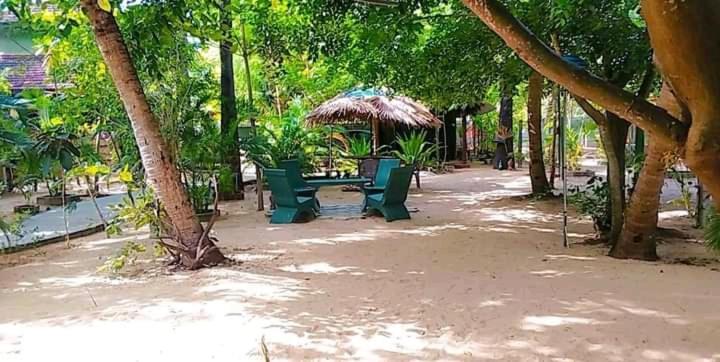 Naaval Beach Villa & Rooms Batticaloa Extérieur photo
