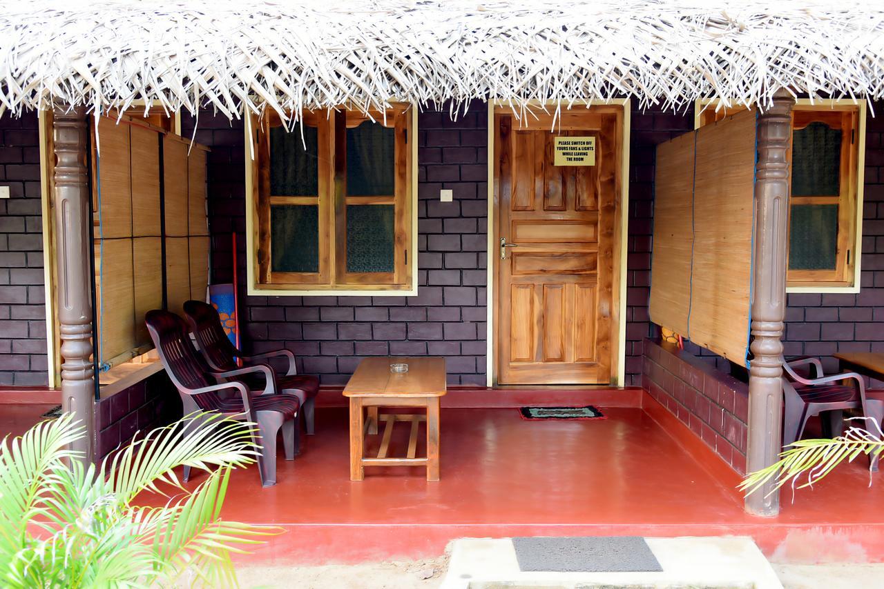 Naaval Beach Villa & Rooms Batticaloa Extérieur photo