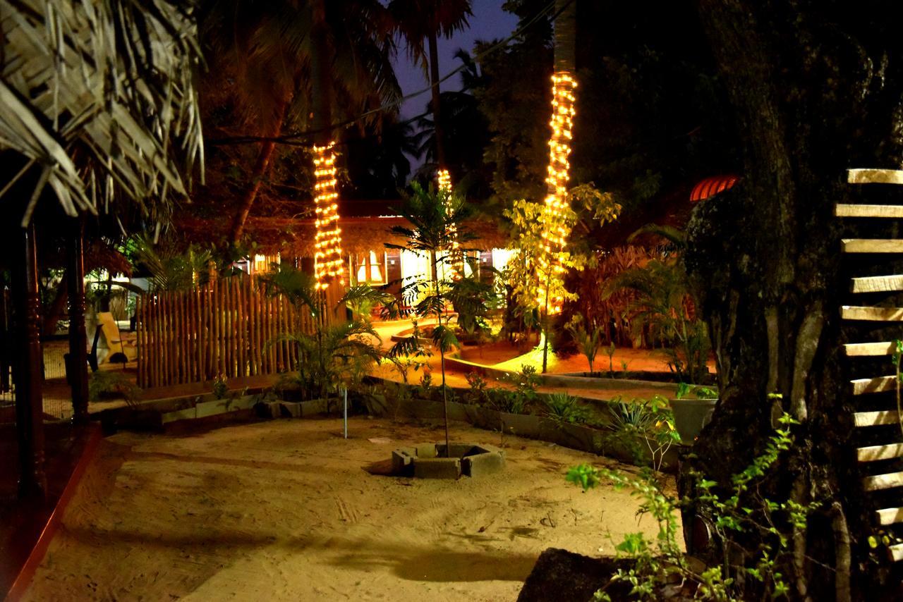 Naaval Beach Villa & Rooms Batticaloa Extérieur photo