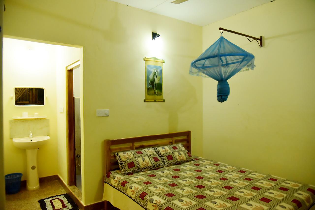 Naaval Beach Villa & Rooms Batticaloa Extérieur photo
