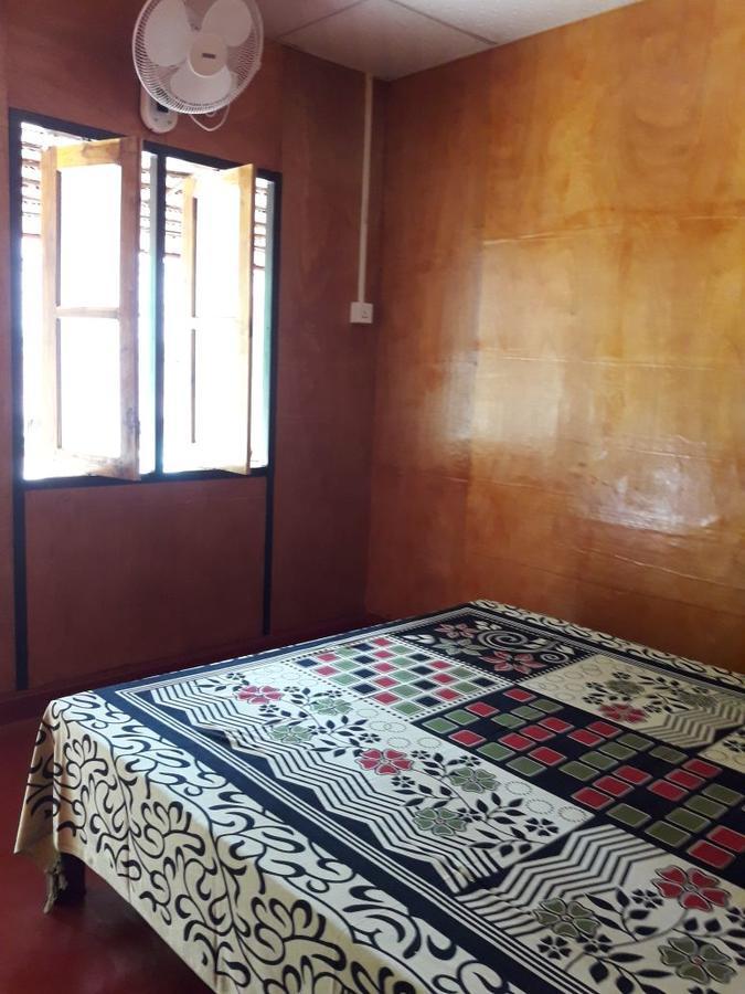 Naaval Beach Villa & Rooms Batticaloa Extérieur photo